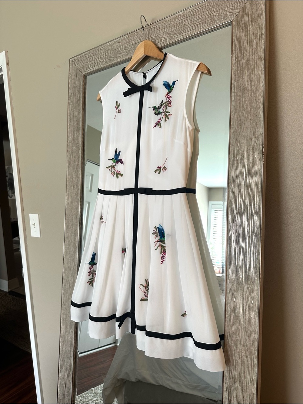 Ted Baker White Floral Hummingbird Embroidered Dress Size Medium 2